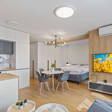 Lam Concrete - Ac - Balcony Apartment Bratislava Bagian luar foto