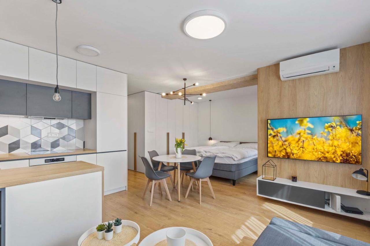 Lam Concrete - Ac - Balcony Apartment Bratislava Bagian luar foto