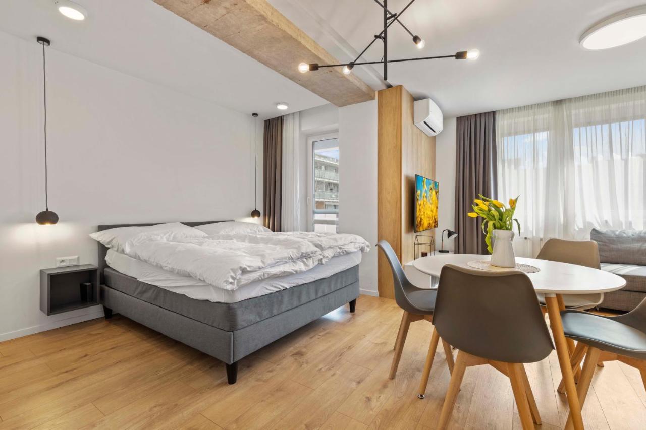 Lam Concrete - Ac - Balcony Apartment Bratislava Bagian luar foto