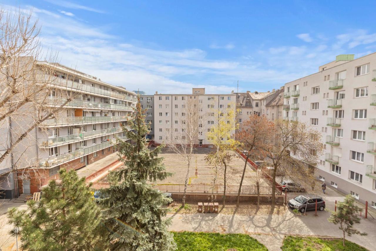 Lam Concrete - Ac - Balcony Apartment Bratislava Bagian luar foto